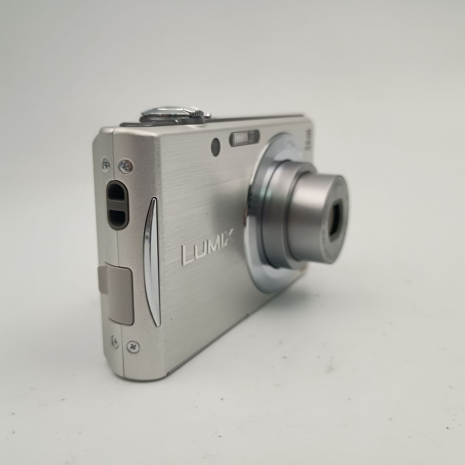 カメラ Panasonic LUMIX DMC-FH5 Compact DIGITAL Camera Silver