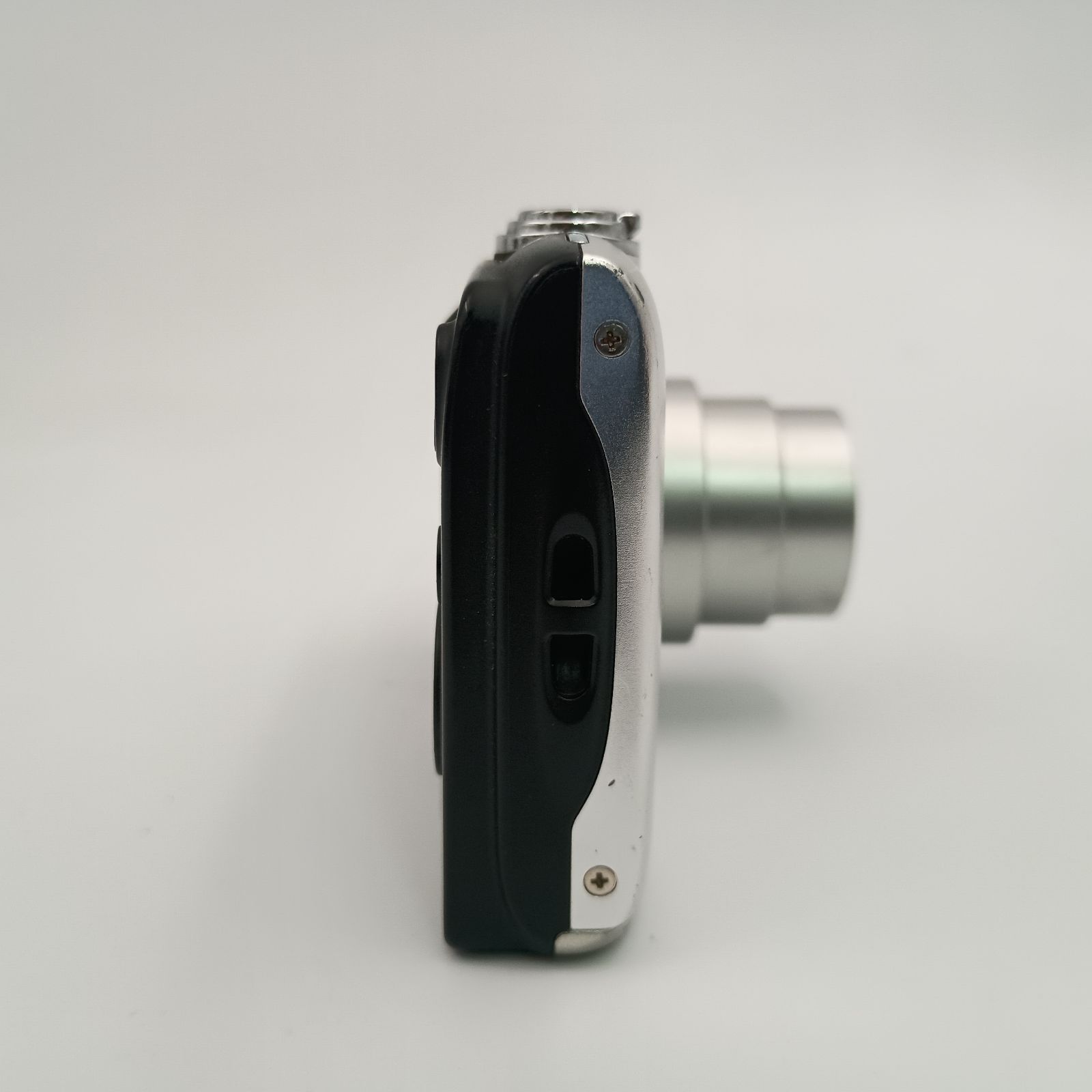 Nikon Coolpix A100 Compact DIGITAL Camera Silver コンパクト 