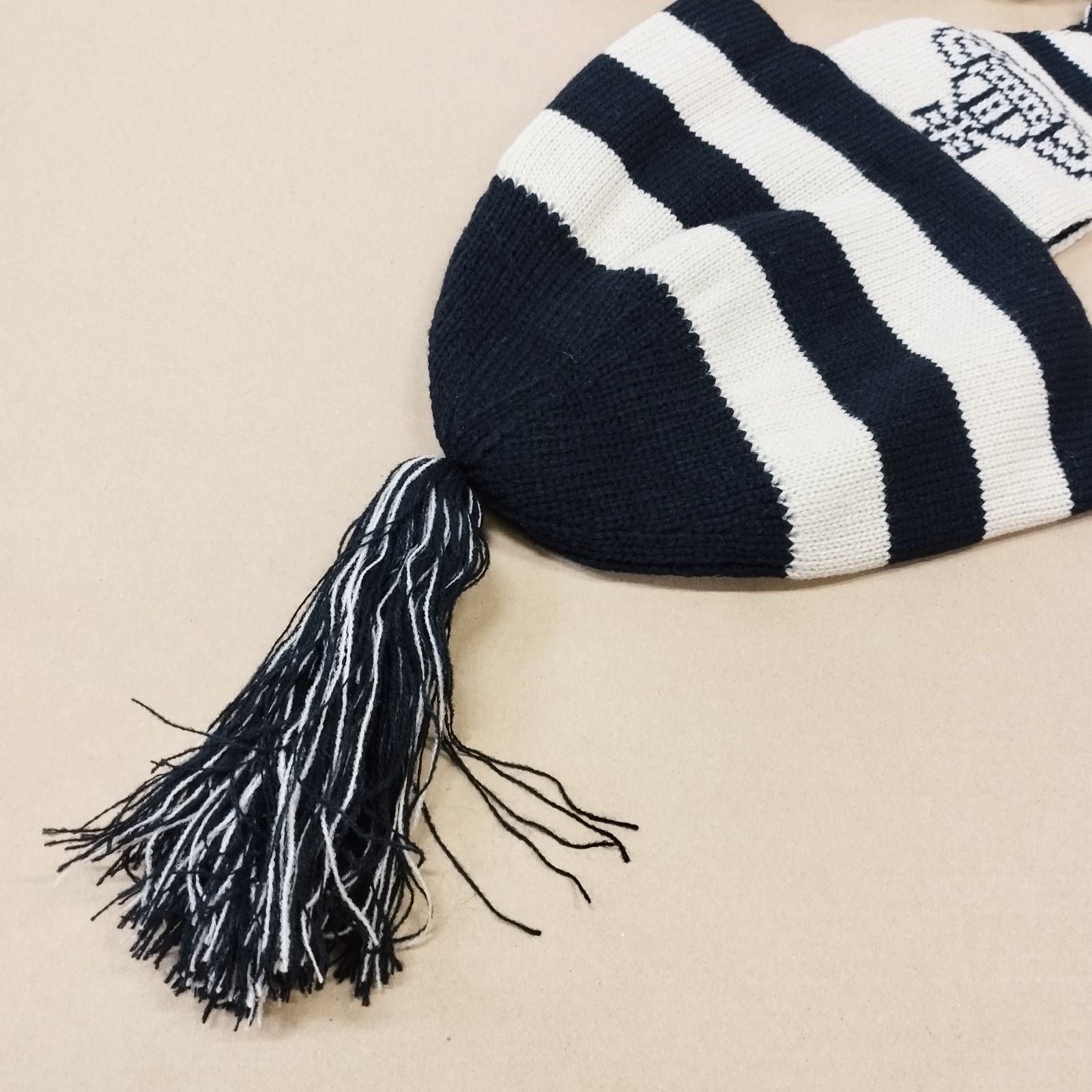 D15363】ヴィヴィアンウエストウッド 耳当て付きニット帽 Vivienne