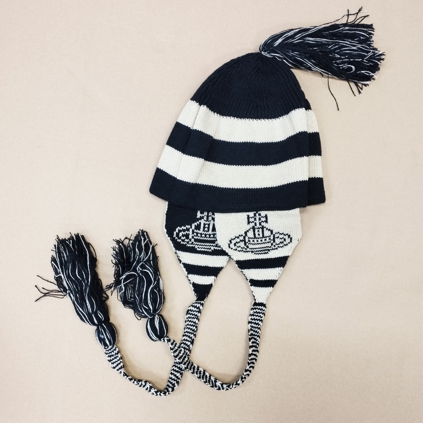 D15363】ヴィヴィアンウエストウッド 耳当て付きニット帽 Vivienne