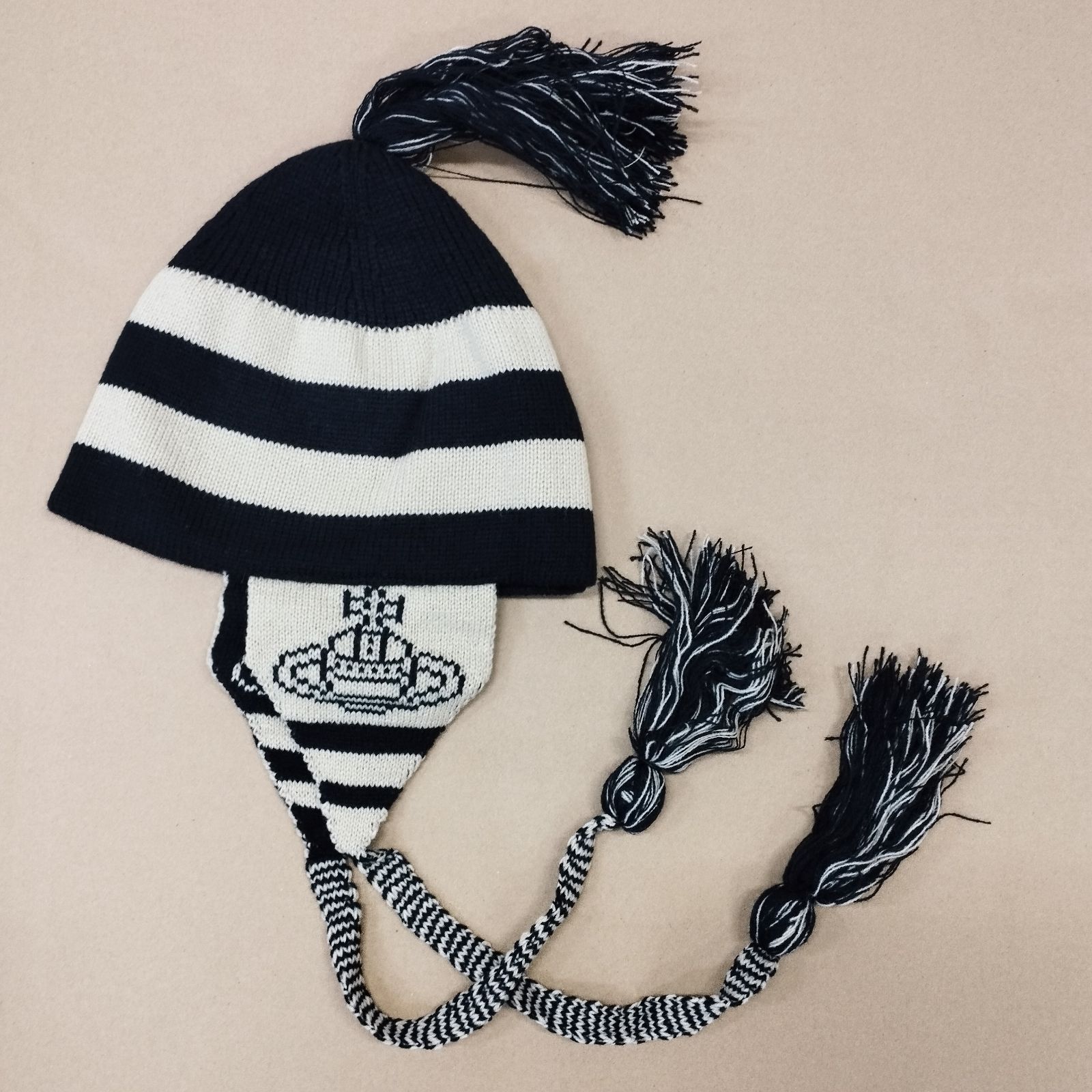 D15363】ヴィヴィアンウエストウッド 耳当て付きニット帽 Vivienne