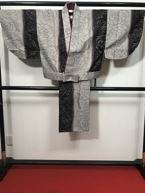 Lサイズ 小紋 化繊 グレー地に牡丹模様 二部式