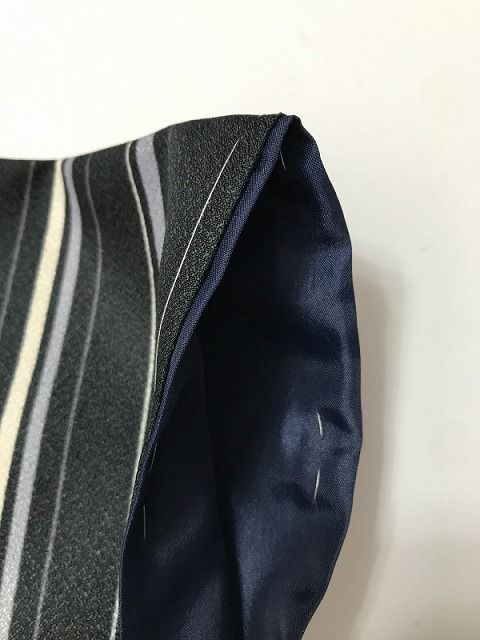 化繊 濃紺地に縞模様