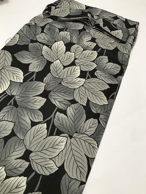 黒地に枝葉模様 二部式