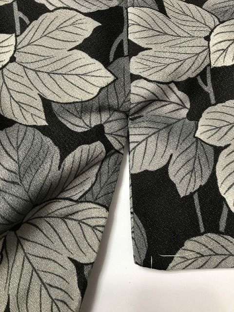 黒地に枝葉模様 二部式