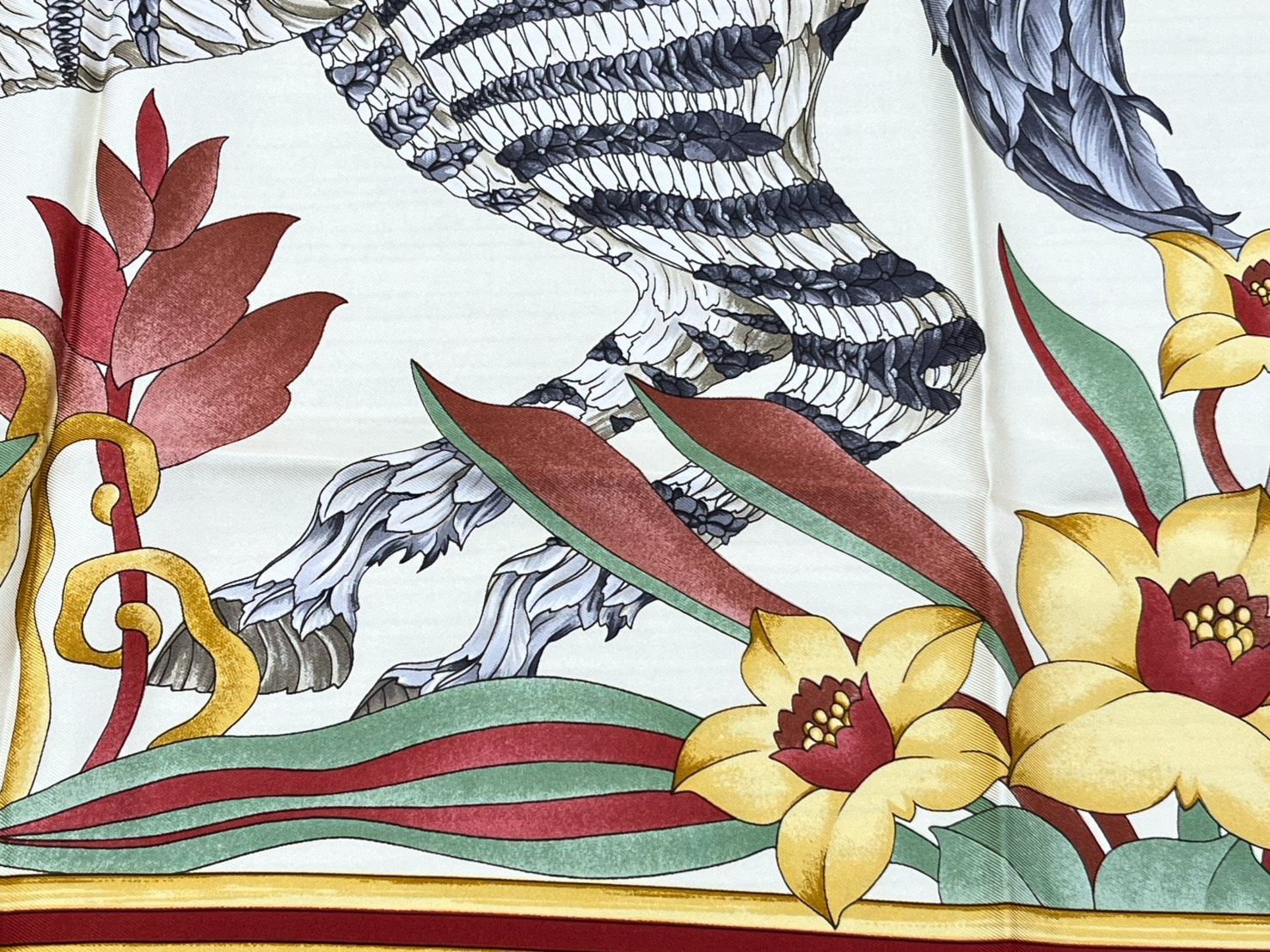 Salvatore Ferragamo サルバトーレ フェラガモ スカーフ シルク ※汚れ