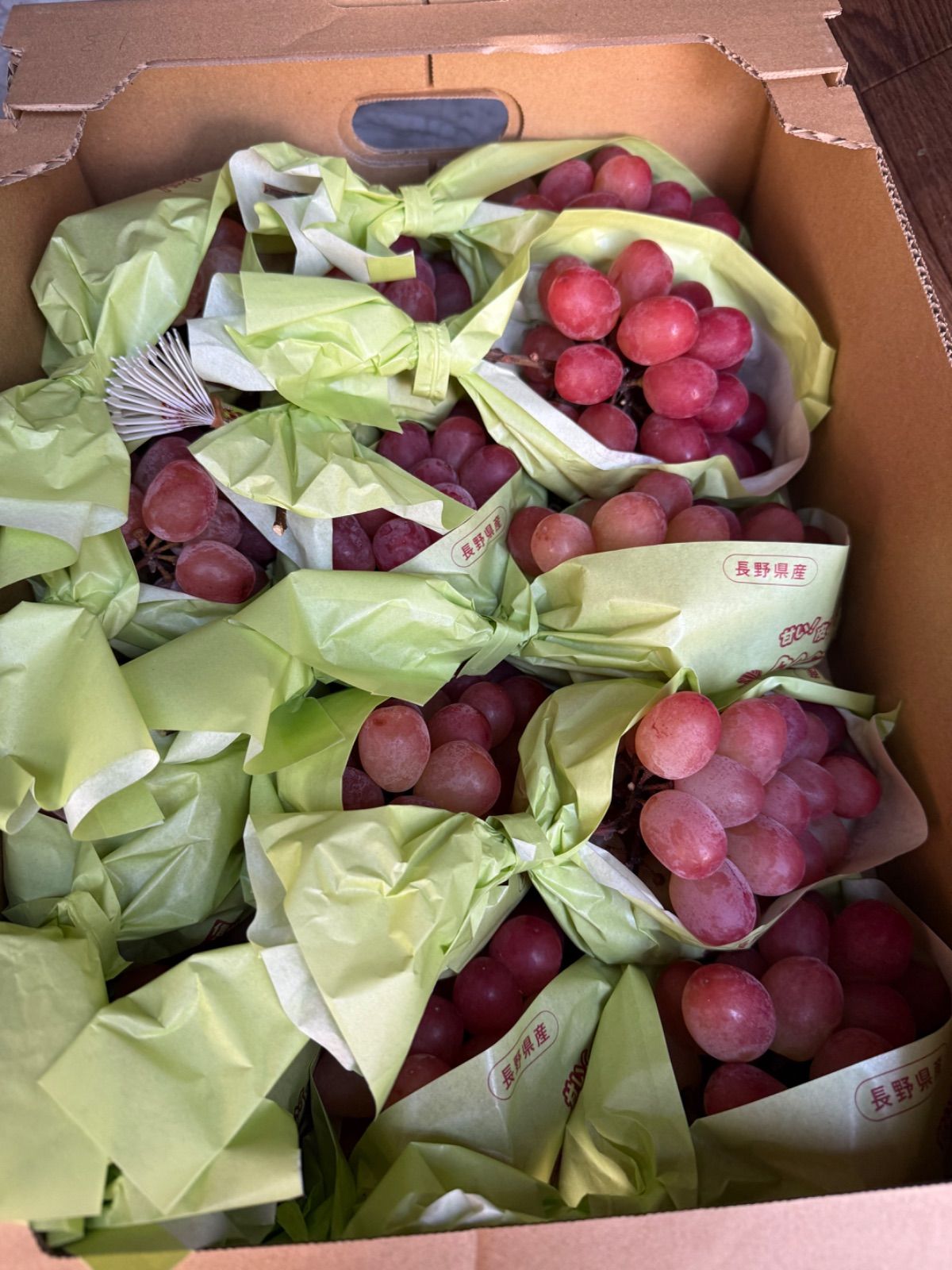 長野産クイーンルージュ 3房 訳あり家庭用 - メルカリ
