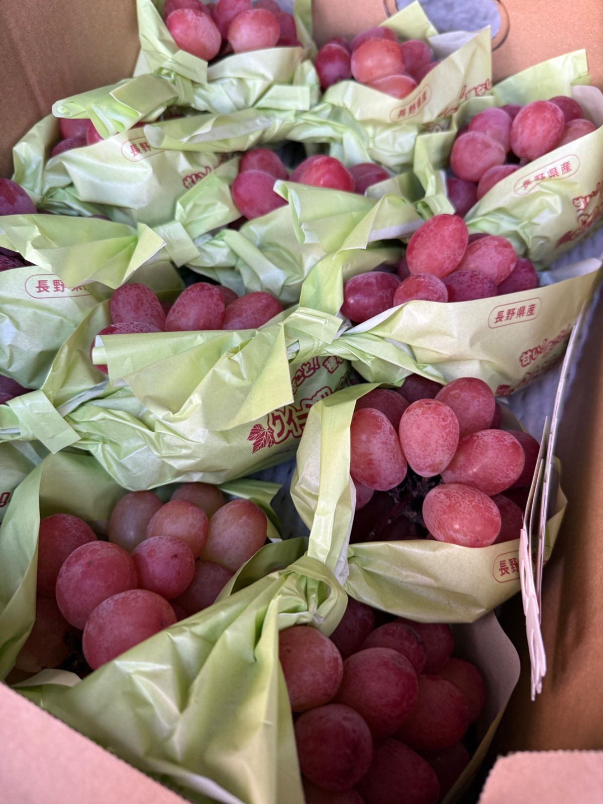 長野産クイーンルージュ 3房 訳あり家庭用 - メルカリ