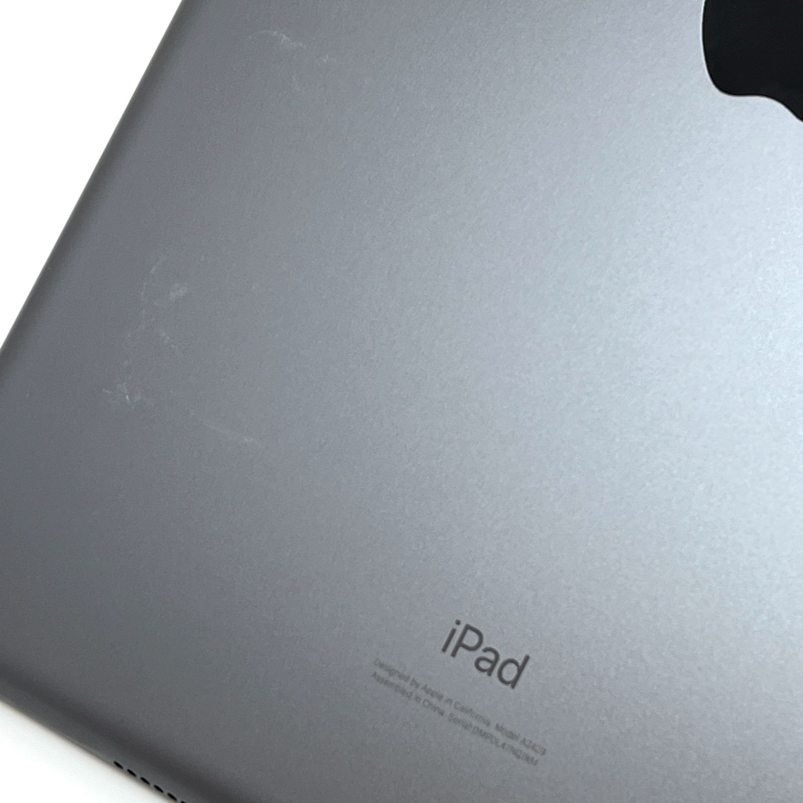 美品】iPad (第8世代) Wi-Fi+Cellularモデル シルバー 32GB 10.2インチ