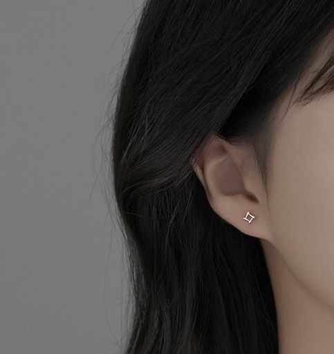 四角形 スクエア ピアス シルバー【両耳セット】 - メルカリ