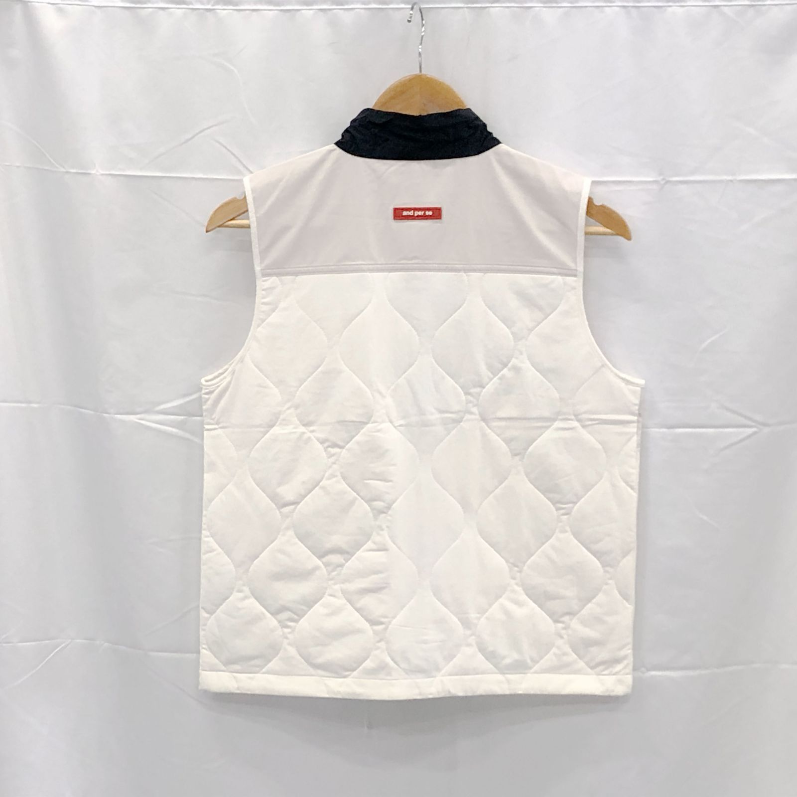 ! アンパスィ｜レディース｜Ｍサイズ｜アウターベスト｜ホワイト系｜古着ゴルフウェア