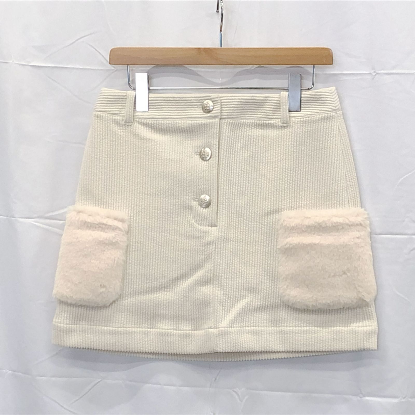 【新品タグ付き!】アンパスィ｜レディース｜Ｌサイズ｜ニットコーディロイスカート｜ホワイト系｜古着ゴルフウェア