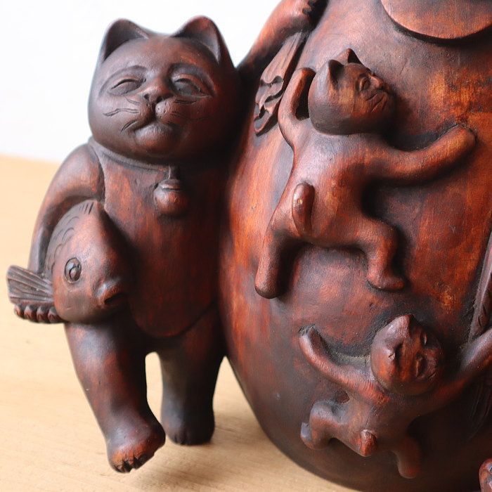 木彫りの招き猫 ヴィンテージ アンティーク ネコ 置き物 オブジェ