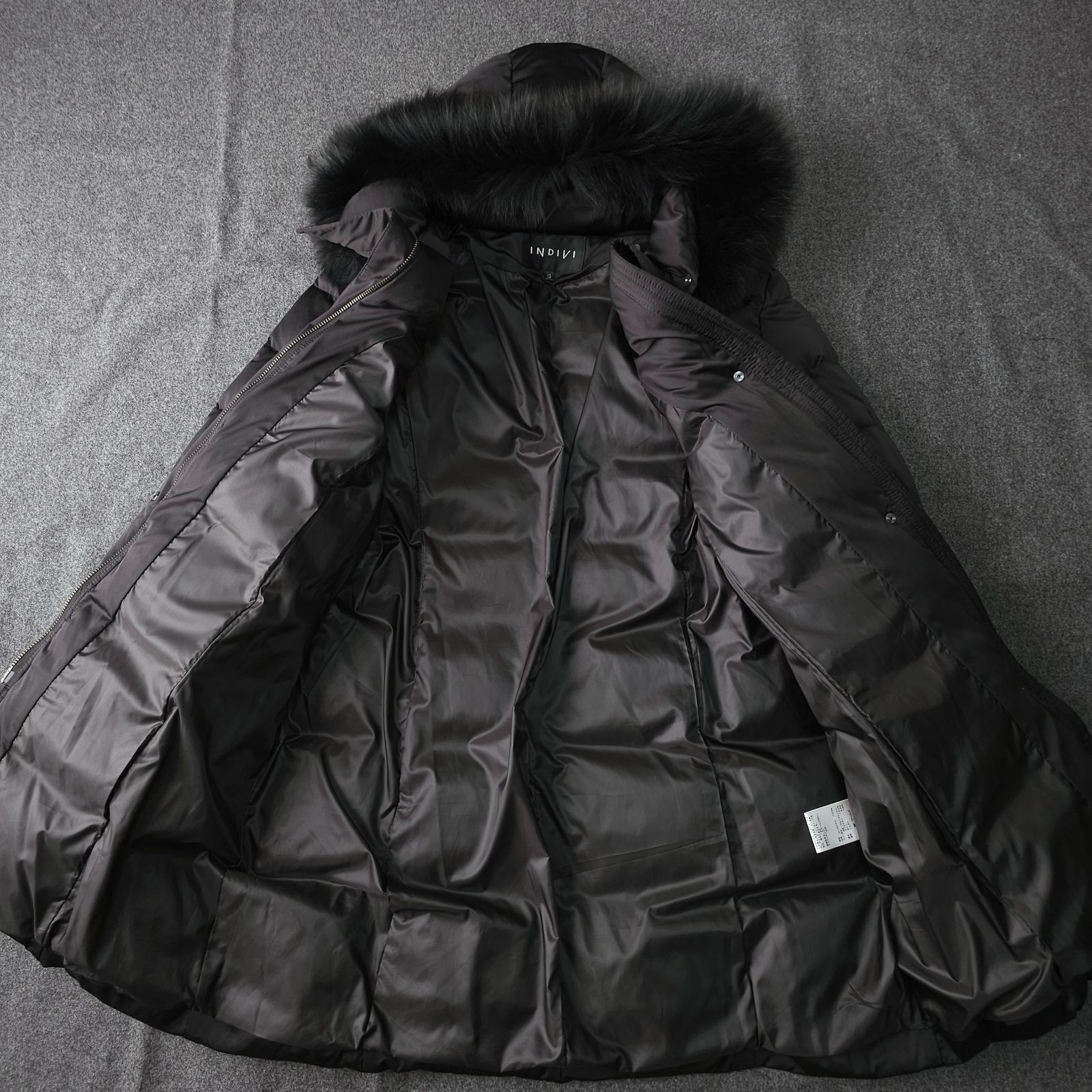 INDIVI】インディヴィ 秋冬 シルキーサテンダウンコート LL 13号 黒