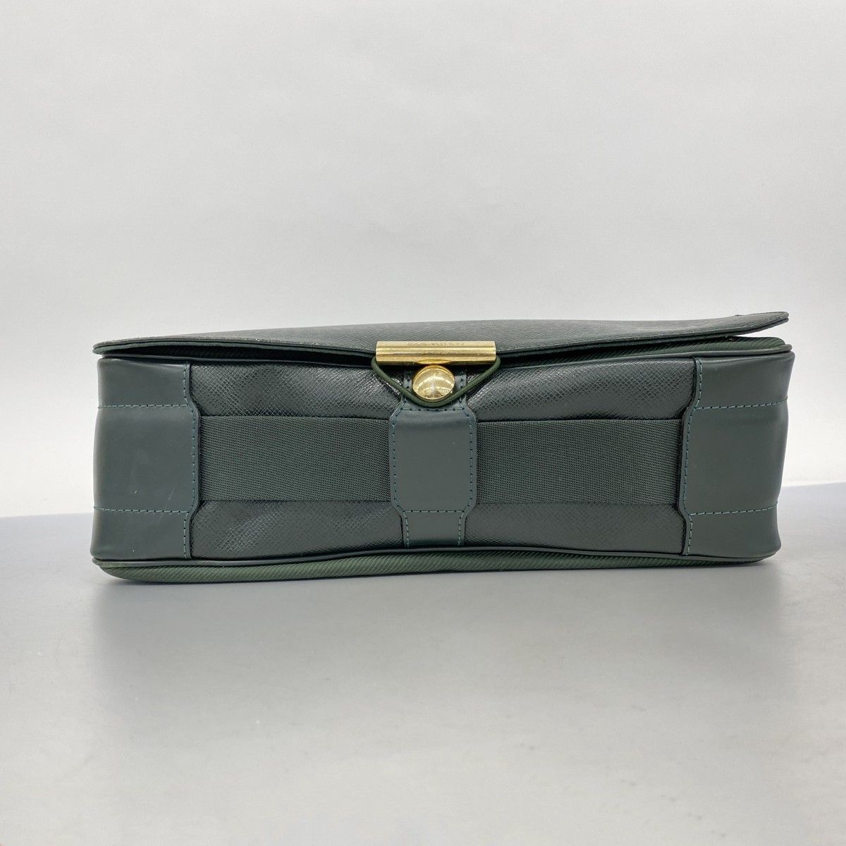 5oe6177】ルイヴィトン ショルダーバッグ タイガ ヴィクトール M30144