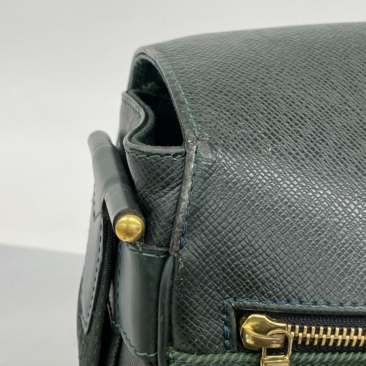 5oe6177】ルイヴィトン ショルダーバッグ タイガ ヴィクトール M30144