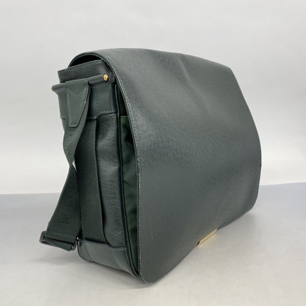 5oe6177】ルイヴィトン ショルダーバッグ タイガ ヴィクトール M30144