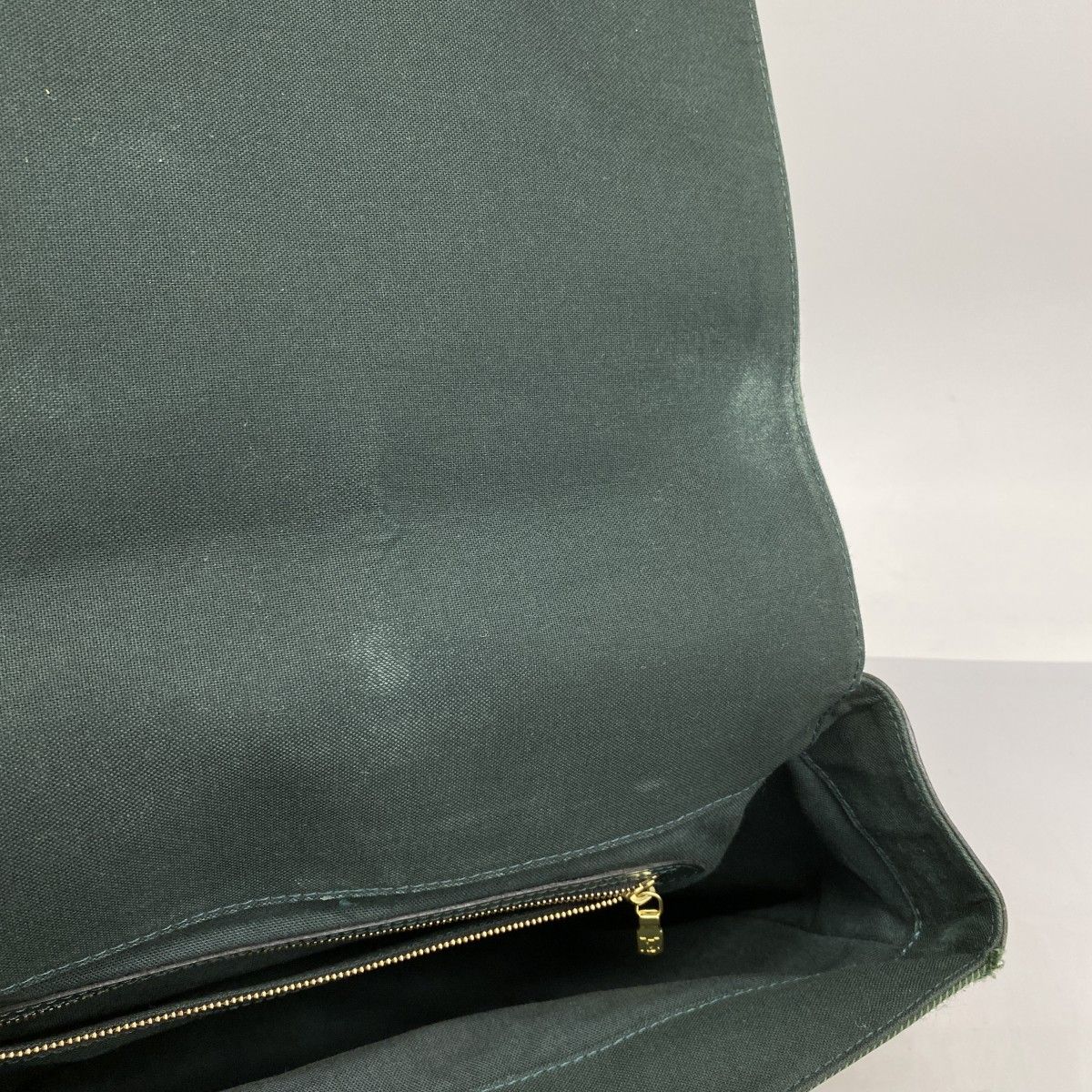 5oe6177】ルイヴィトン ショルダーバッグ タイガ ヴィクトール M30144