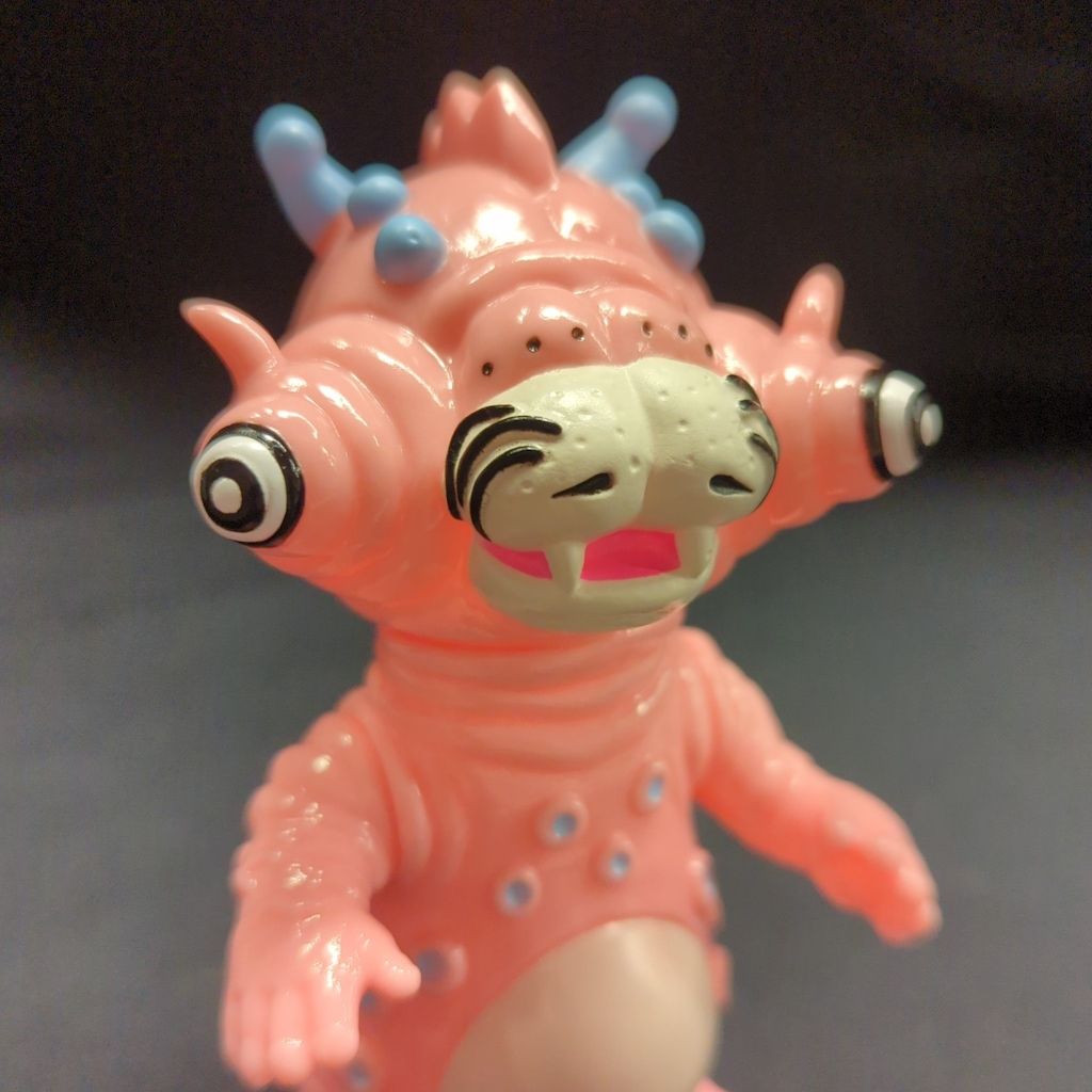 MAXTOY ミニソフビ怪獣倉庫シリーズ 少年怪獣 テツオン ピンク - メルカリ