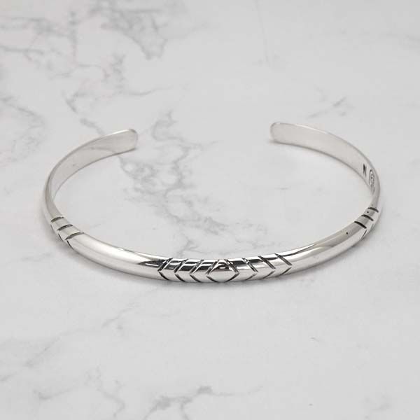 新品】ノースワークス NORTH WORKS 甲丸 ナバホ族スタンプ バングル M