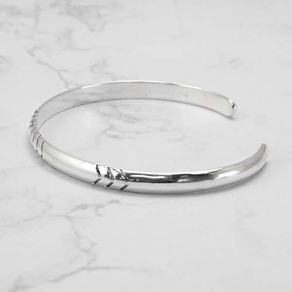 新品】ノースワークス NORTH WORKS 甲丸 ナバホ族スタンプ バングル M