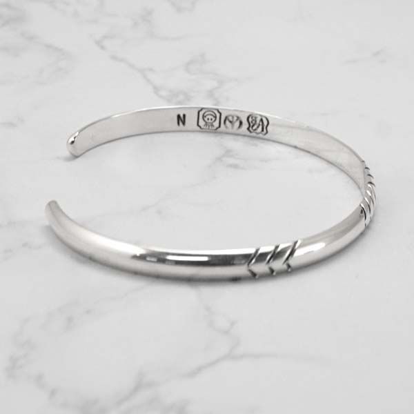 新品】ノースワークス NORTH WORKS 甲丸 ナバホ族スタンプ バングル M