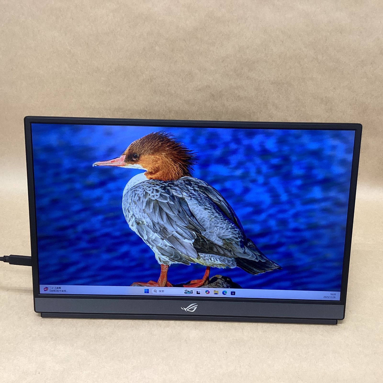 AUSU ポータブルゲーミングモニター ROG Strix 17 3インチ FHD 240 Hz IPS 内蔵バッテリー 内蔵スピーカー 保護カバー兼スタンド