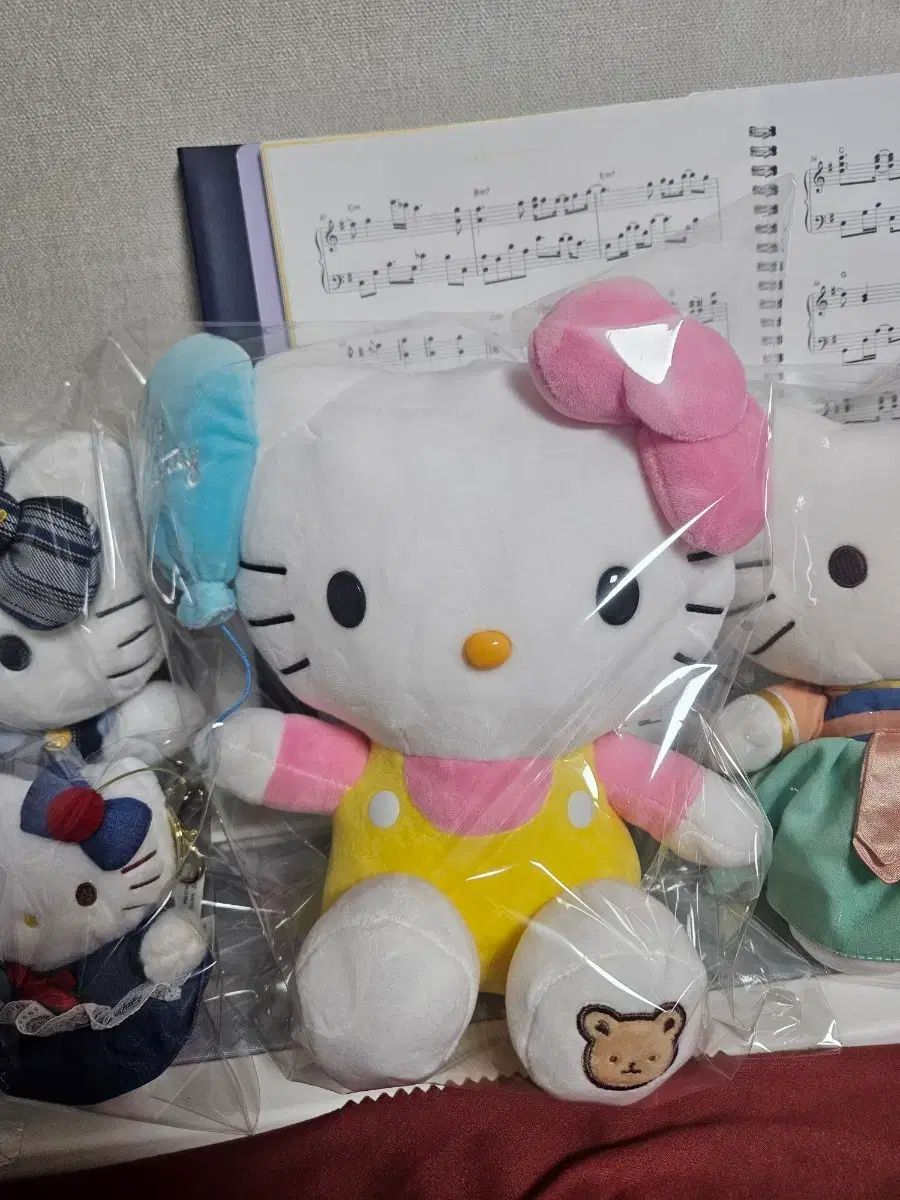 ハローキティ ぬいぐるみ (未開封) - メルカリ