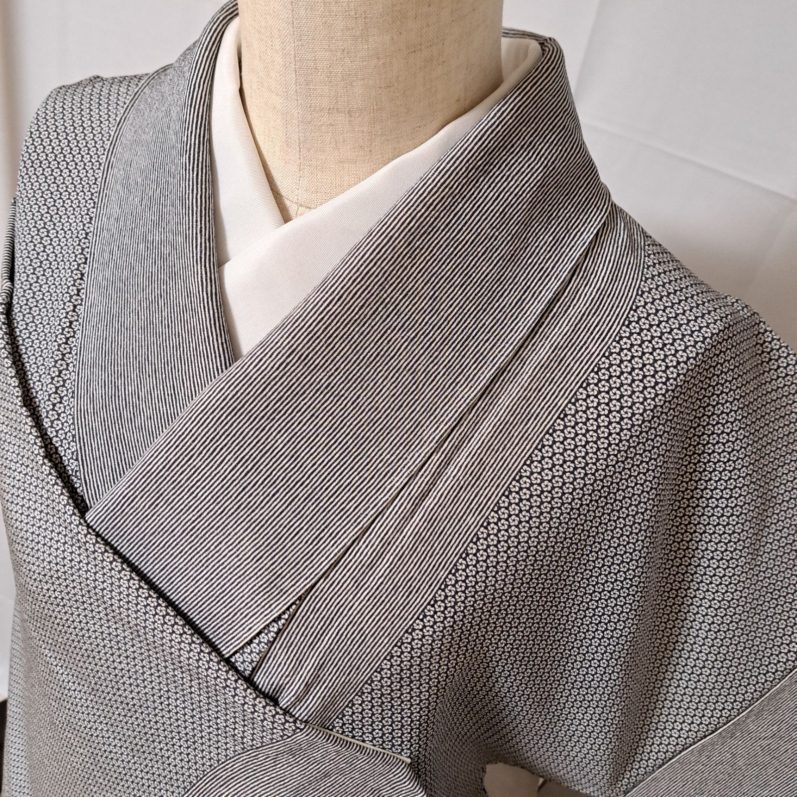 江戸小紋】裄64 身丈161 袖49 正絹 袷 スミクロ 縞と風車文様 や02S05