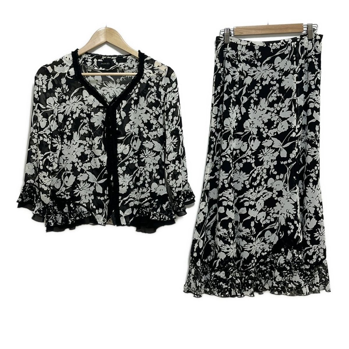 INGEBORG(インゲボルグ) スカートセットアップ レディース - 黒×白 花