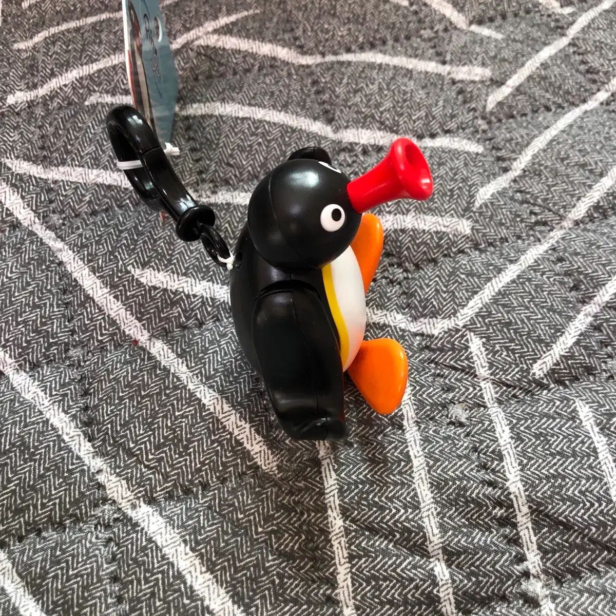 ピングー硬質キーホルダー - メルカリ