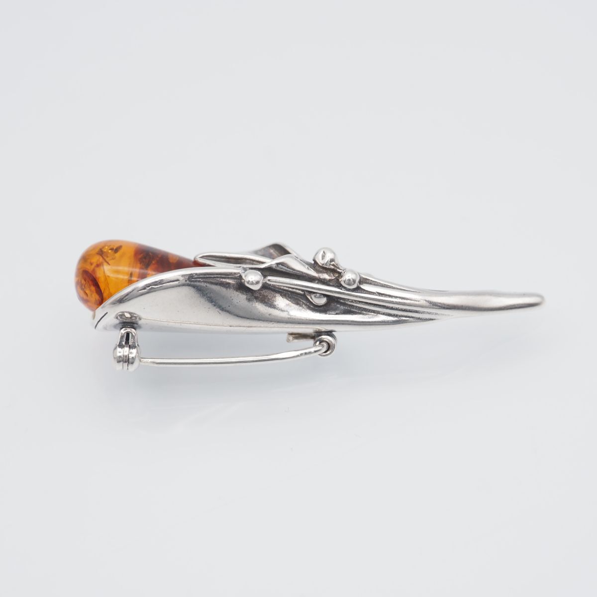 J654 琥珀 コハク アンバー 925刻印 ブローチ デザイン シルバー