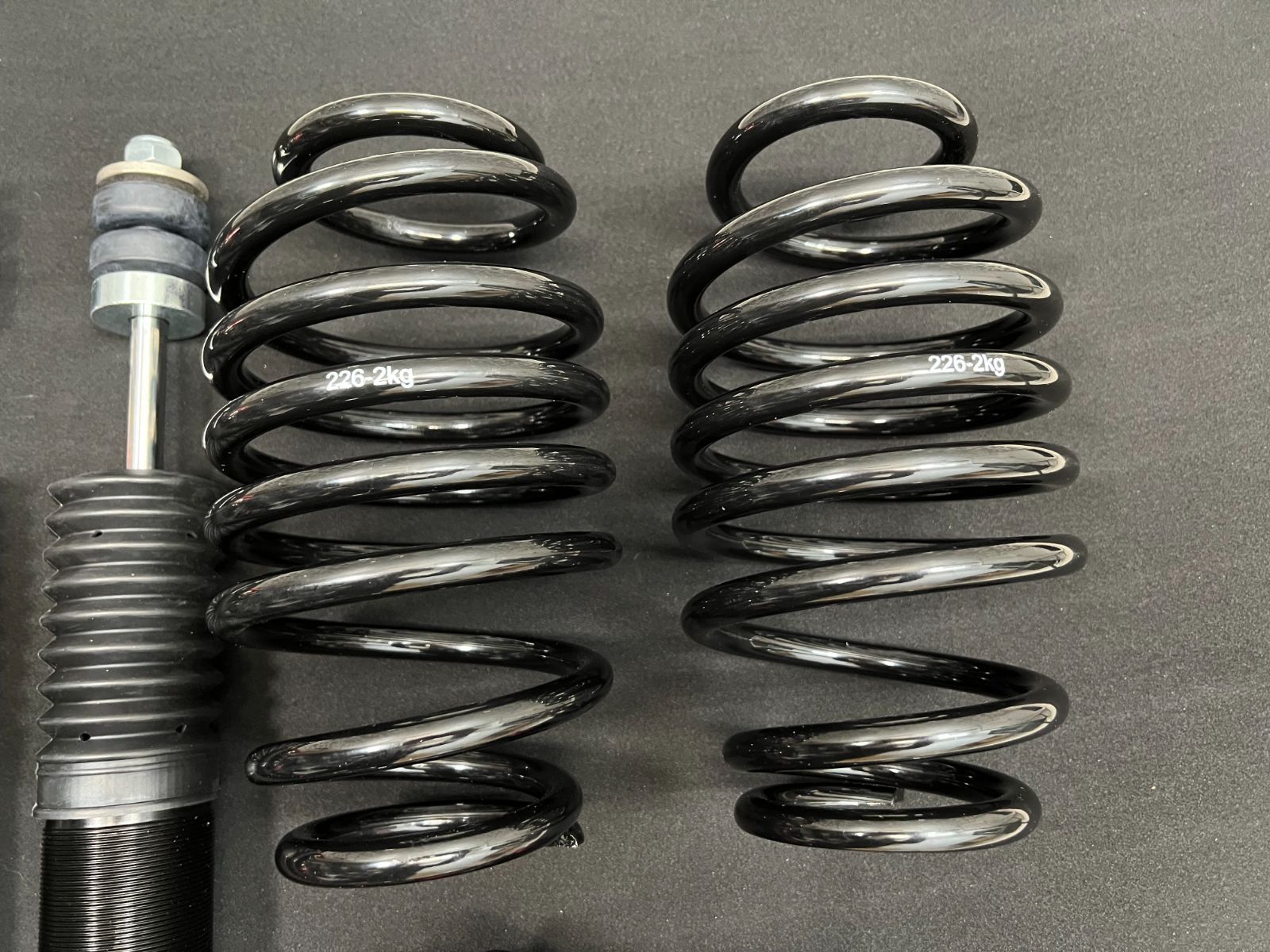 ☆新品☆送料無料！ トヨタ 30系 プリウス フロントピロアッパー