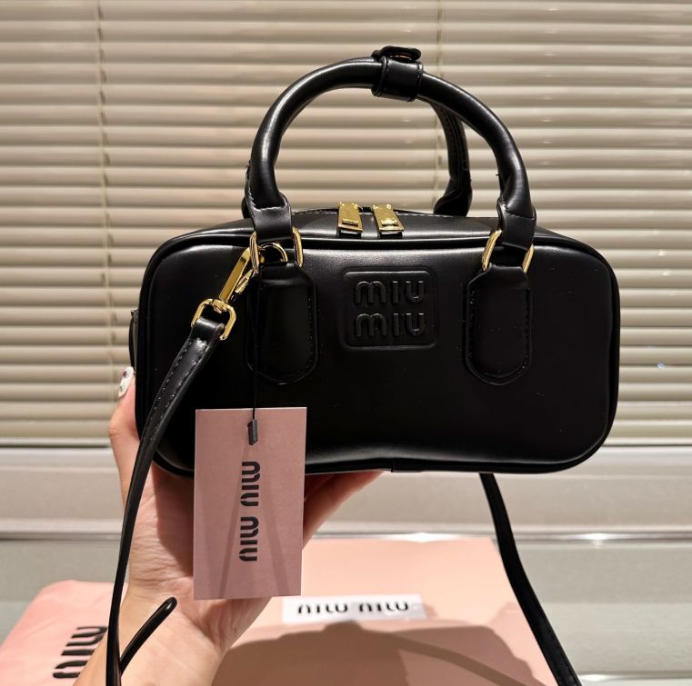 miumiu キルティング ショルダー バッグ ブラック 黒 - メルカリ