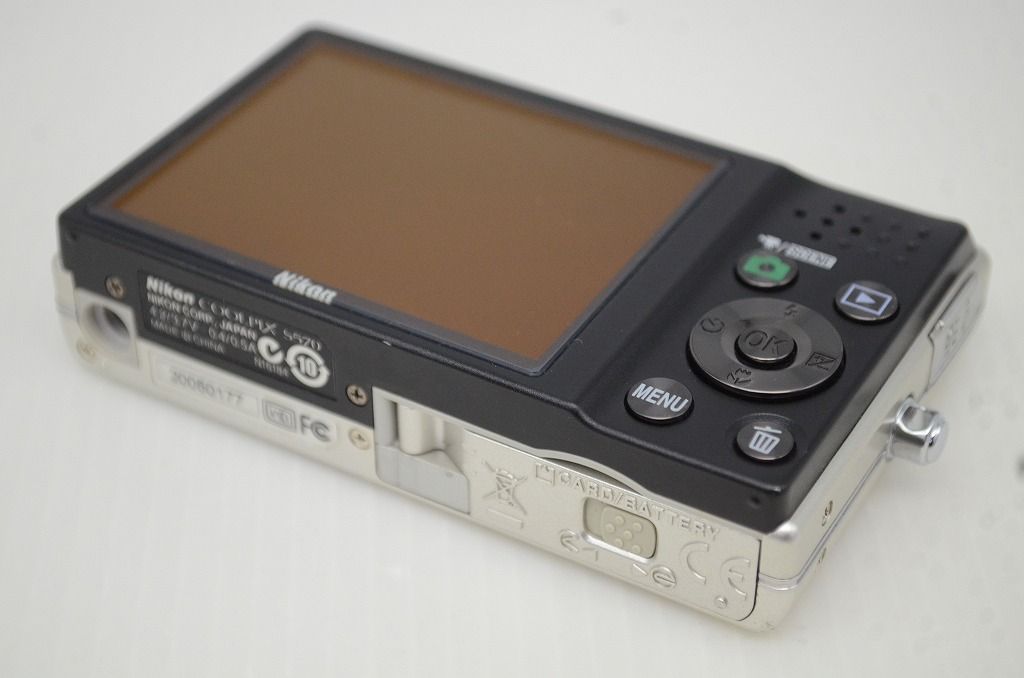 Nikon ニコン COOLPIX S570 コンパクトデジタルカメラ シルバー