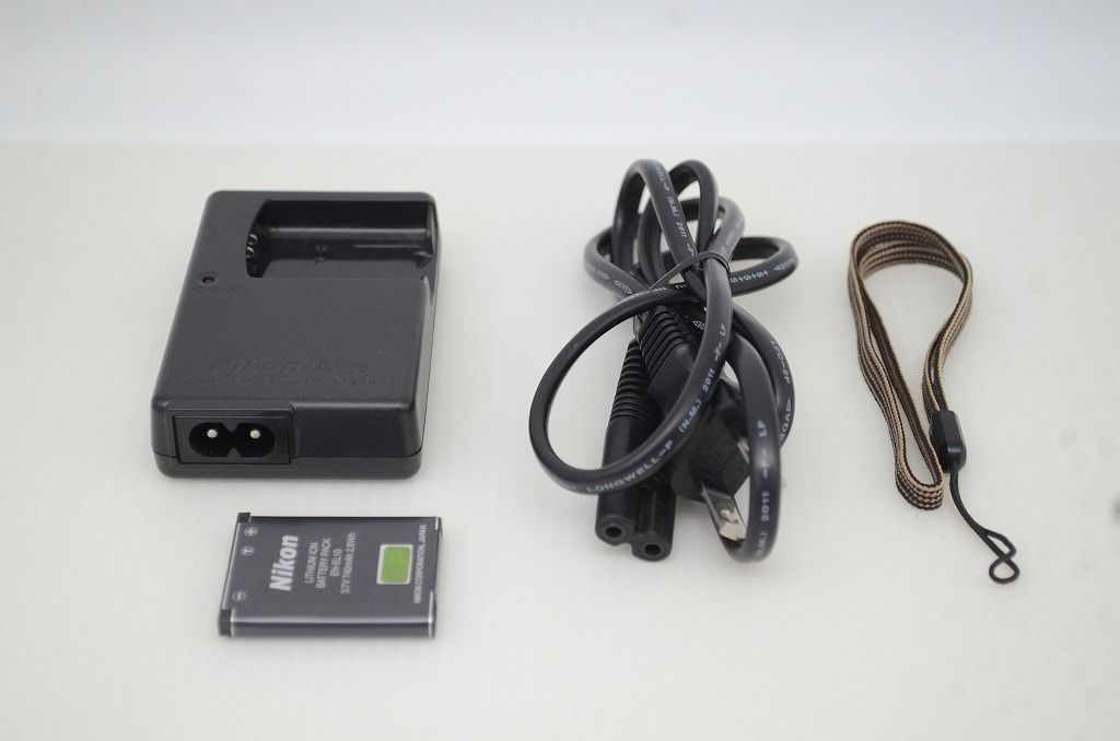 Nikon ニコン COOLPIX S570 コンパクトデジタルカメラ シルバー