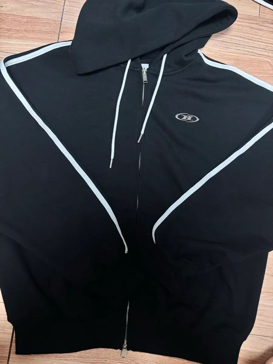 BORN TO WIN クロム B トラック LINE フードジップアップ ブラック