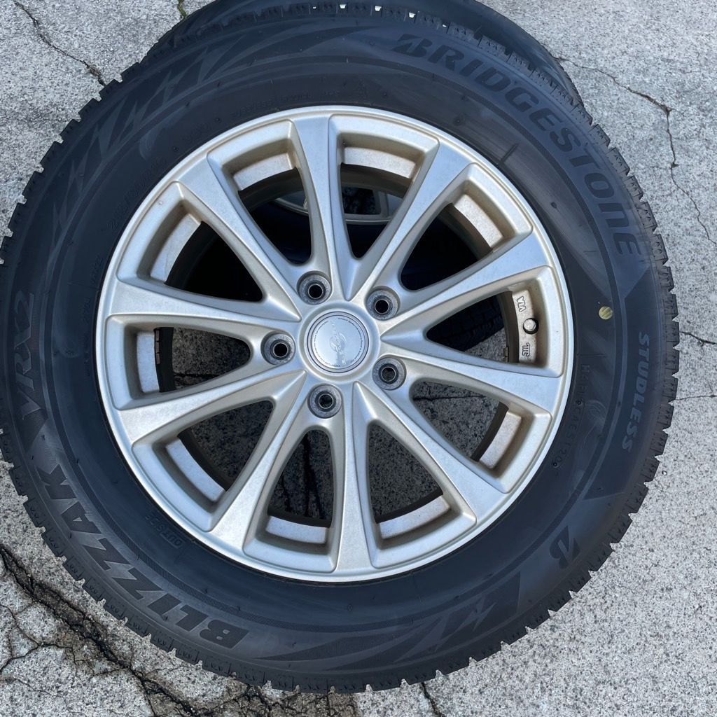 VRX3 215/60R16 スタッドレス　アルミホイールセット　ヴェゼル等 ヴェゼル VRX2スタッドレス215/60R16 (2020年)・アルミホイールセット4