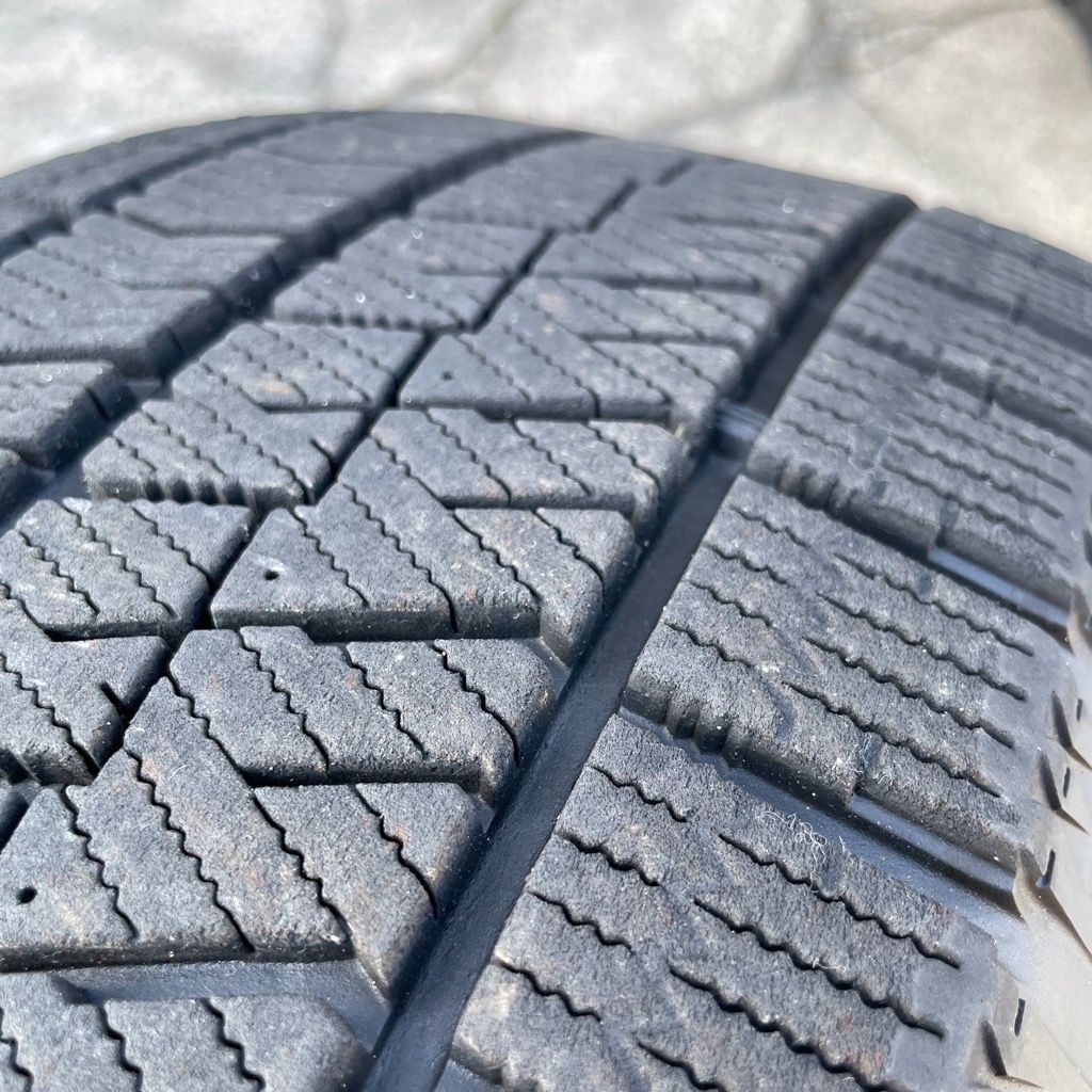 ヴェゼル VRX2スタッドレス215/60R16 (2020年)・アルミホイールセット4