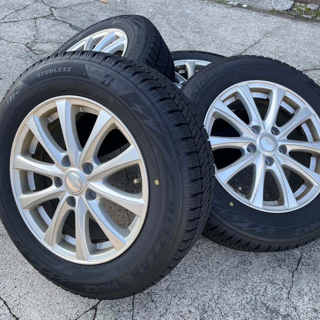 ヴェゼル VRX2スタッドレス215/60R16 (2020年)・アルミホイールセット4