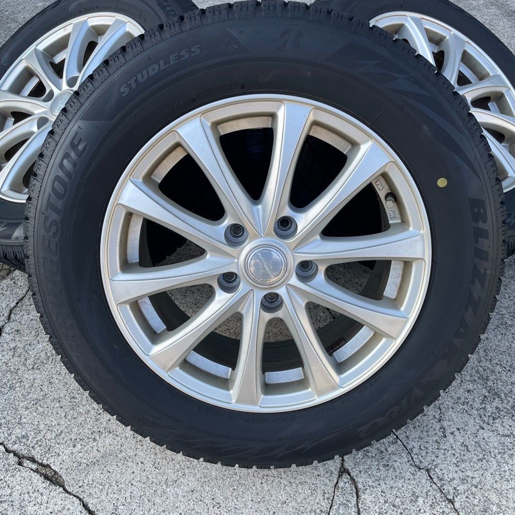 ヴェゼル VRX2スタッドレス215/60R16 (2020年)・アルミホイールセット4