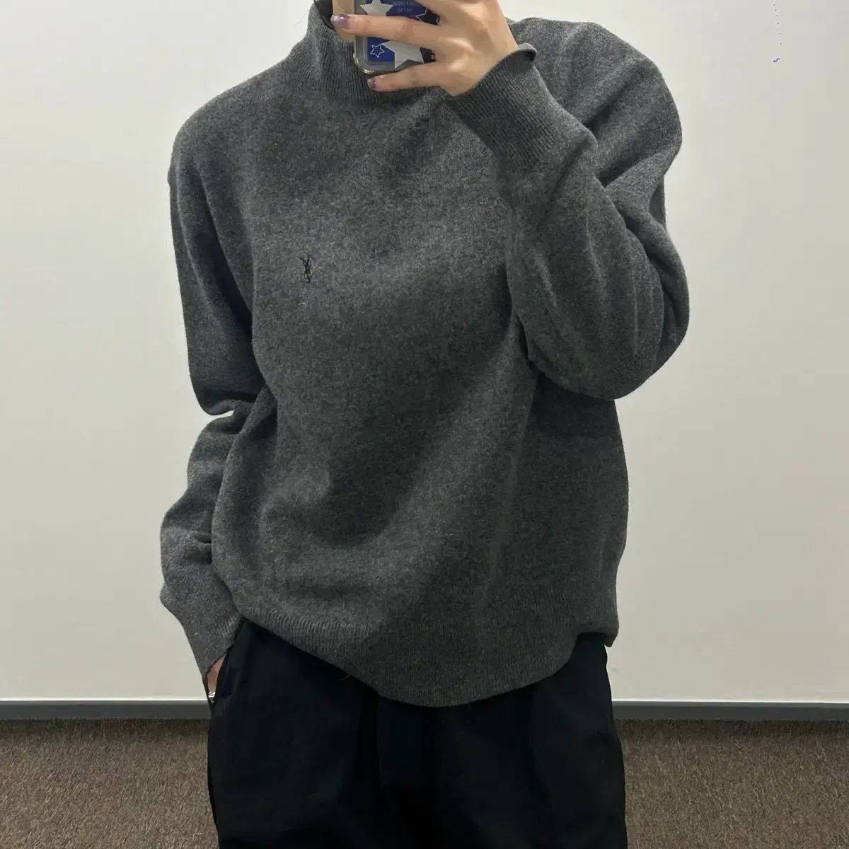 YSL スモールロゴ チャコール タートルネック セール ニット