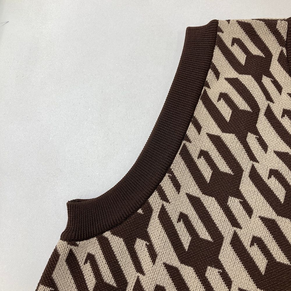 サイズ：3 1PIU1UGUALE3 GOLF GRK029 ニットベスト 千鳥 ベージュ系