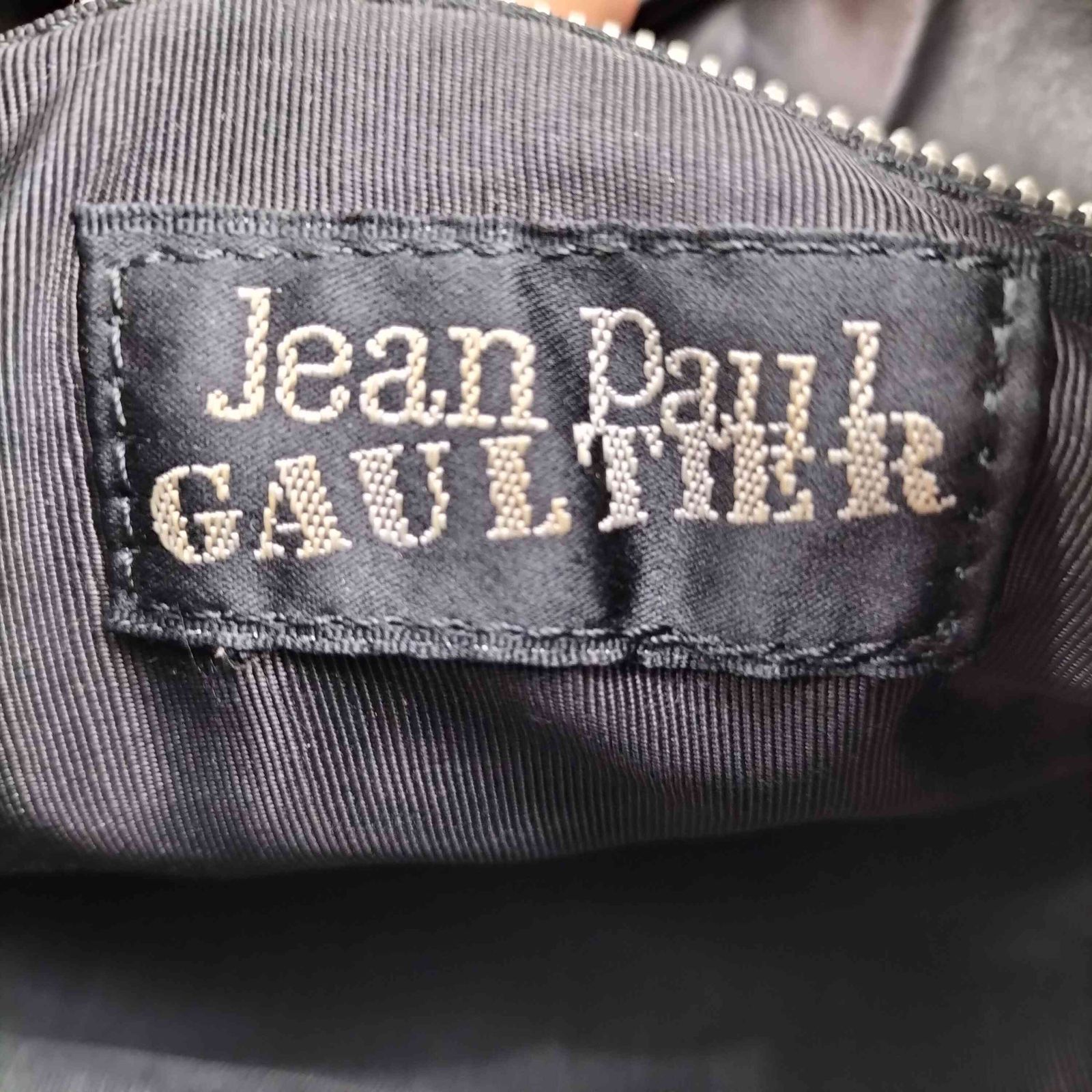ジャンポールゴルチエ Jean Paul GAULTIER サイドジップ レザー巾着