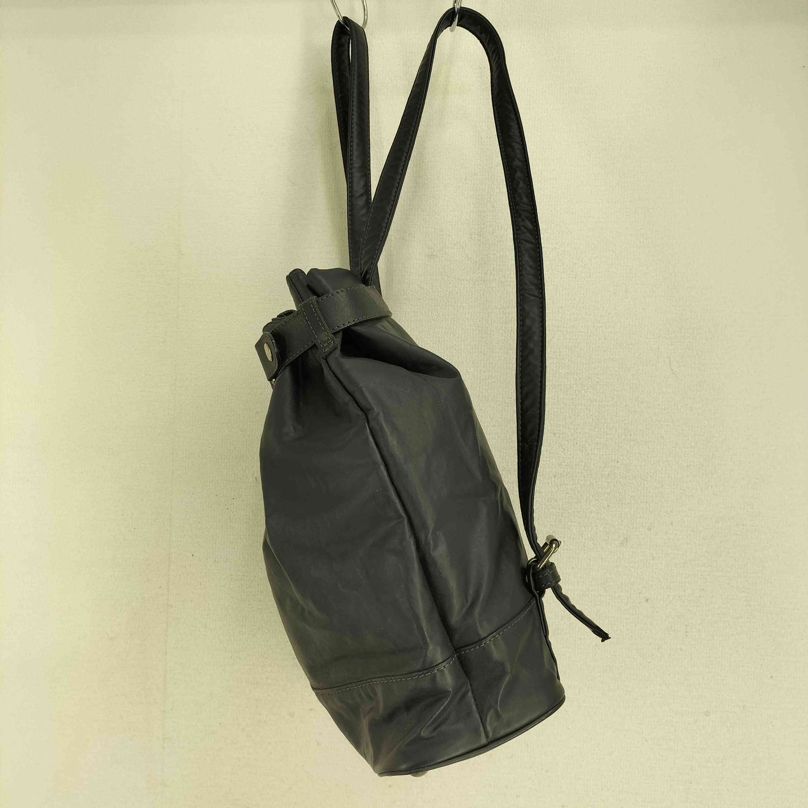 ジャンポールゴルチエ Jean Paul GAULTIER サイドジップ レザー巾着