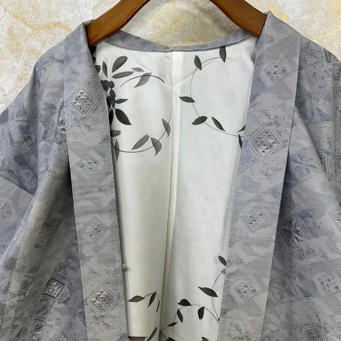  kimono one kimonoarisa 厳選 同然 長羽織 本場大島紬藤絹織物都喜エ門白大島紬 正絹 SG加工 仕付け糸付き 裄長 ロング 裄72丈107 羽織 着物 浴衣