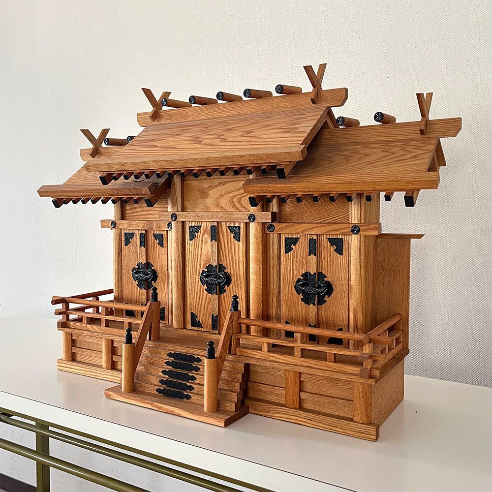 アウトレット 1点 神殿 屋根違三社 新けやき 大 神棚 幅72 奥行25 5 高さ54 欅