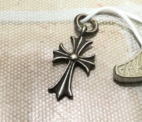 フェイクバースターズ鑑定書付 CHROME HEARTS クロムハーツ タイニー CH クロス ペンダント フェイクバスターズ鑑定済