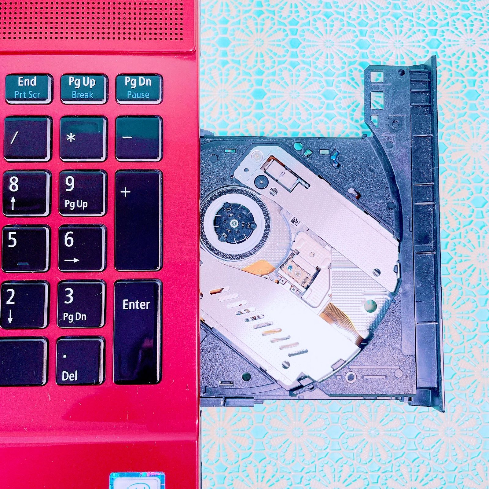 売り切れ続出‼️Corei7✨️16gb✨️SSD・1TB赤ノートパソコン 売り切れ続出‼️Corei7✨️16gb✨️SSD・1TB赤ノートパソコン