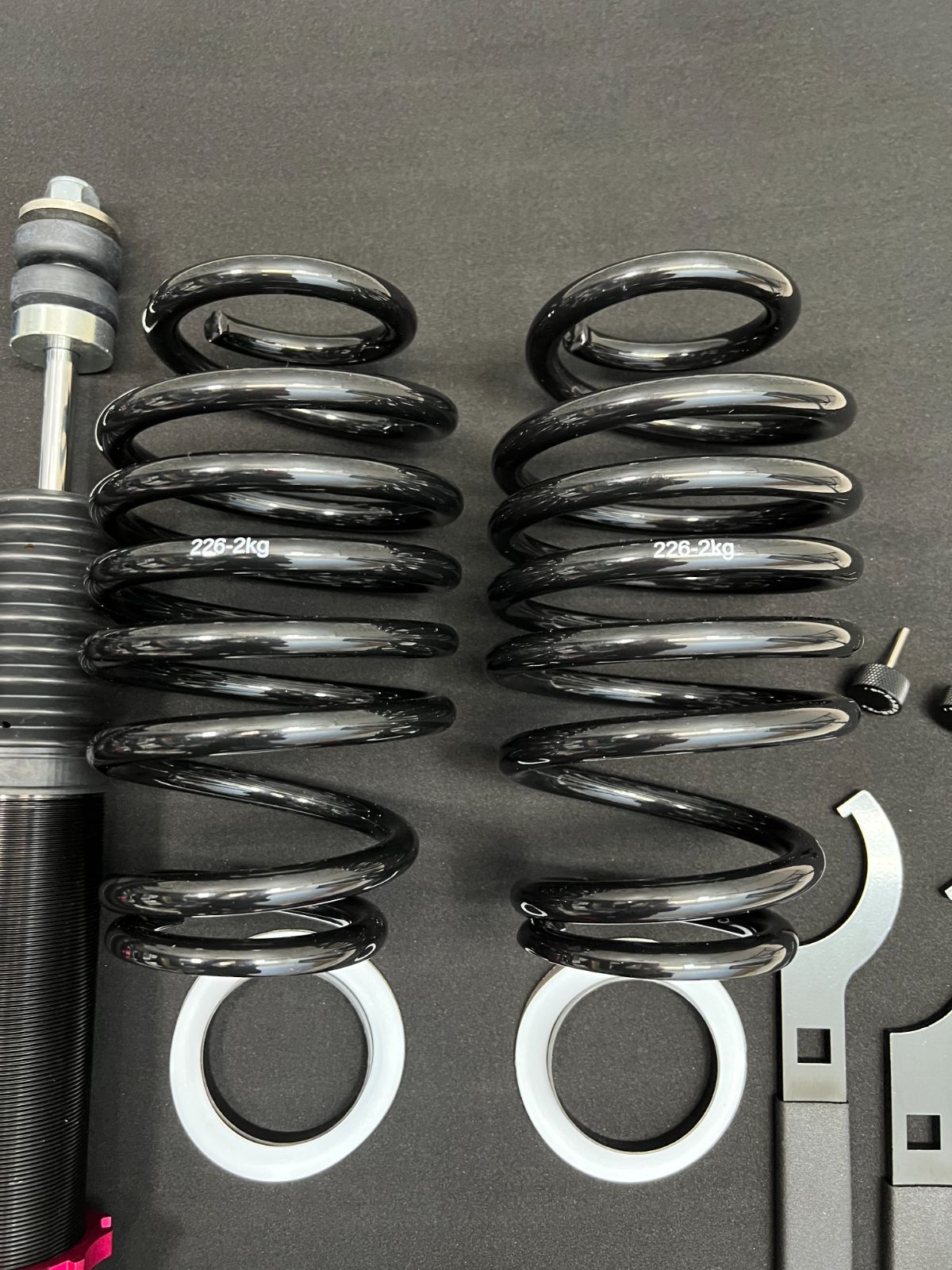 ☆新品☆送料無料！ トヨタ 30系 プリウス 減衰力36段調整式